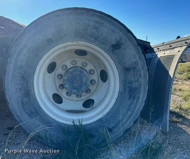 image for item DH1838 2007 International 8600  semi truck