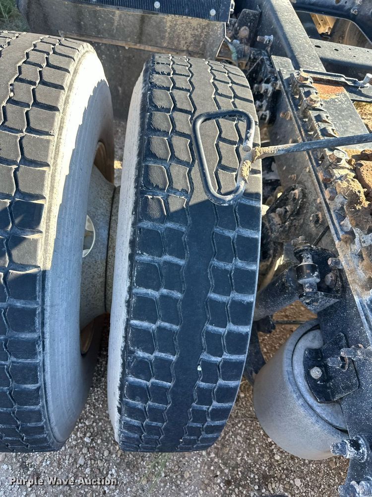 image for item DH1838 2007 International 8600  semi truck