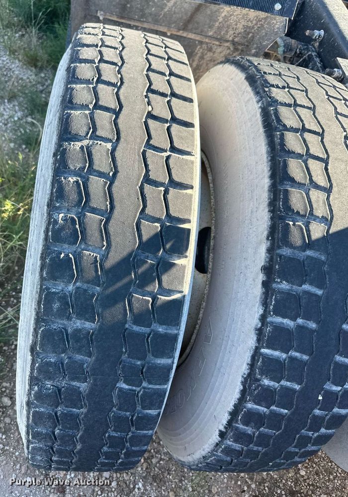 image for item DH1838 2007 International 8600  semi truck