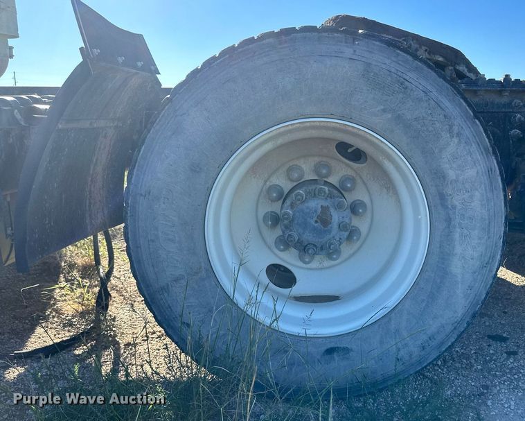 image for item DH1838 2007 International 8600  semi truck