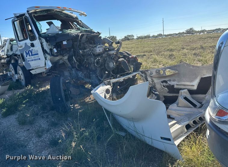 image for item DH1839 2011 International ProStar Premium  semi truck