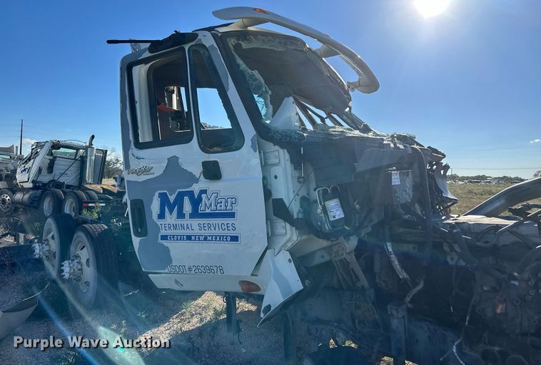 image for item DH1839 2011 International ProStar Premium  semi truck