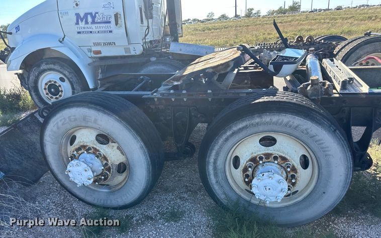 image for item DH1839 2011 International ProStar Premium  semi truck