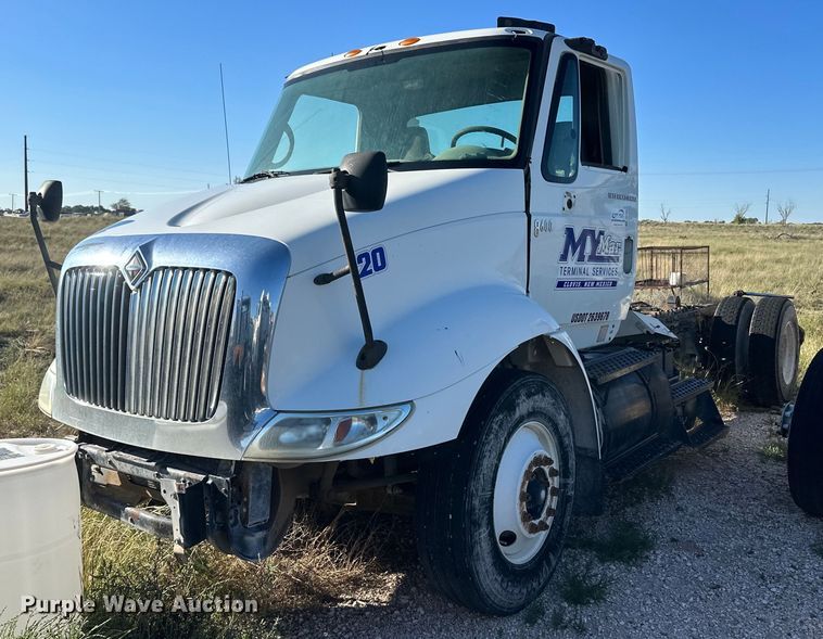 image for item DH1840 2007 International 8600  semi truck