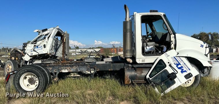 image for item DH1840 2007 International 8600  semi truck