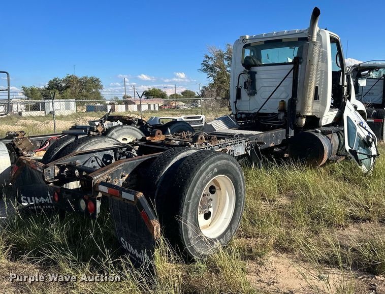 image for item DH1840 2007 International 8600  semi truck