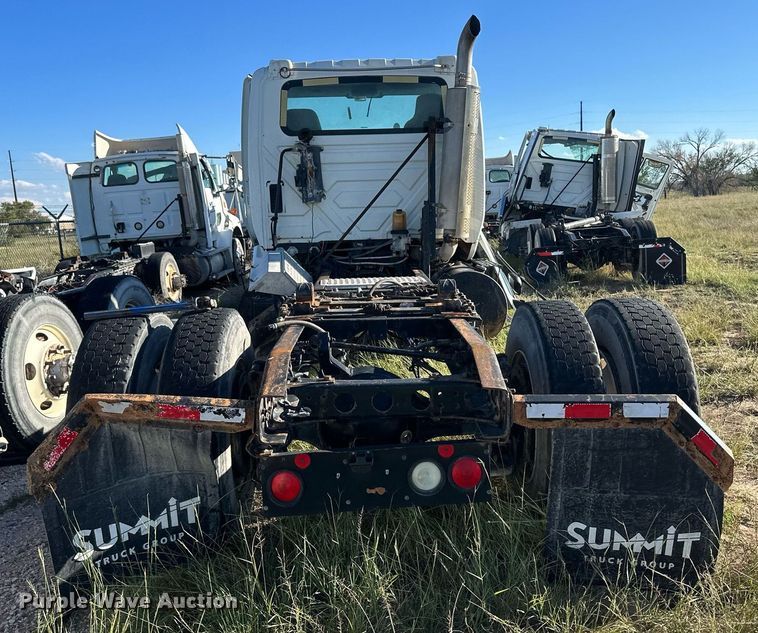 image for item DH1840 2007 International 8600  semi truck