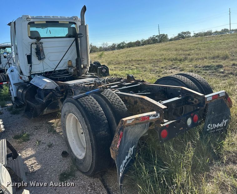 image for item DH1840 2007 International 8600  semi truck