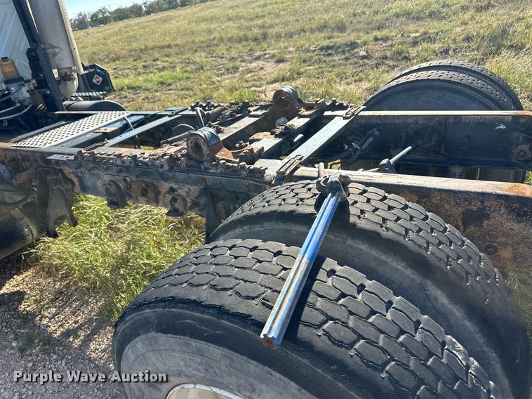 image for item DH1840 2007 International 8600  semi truck