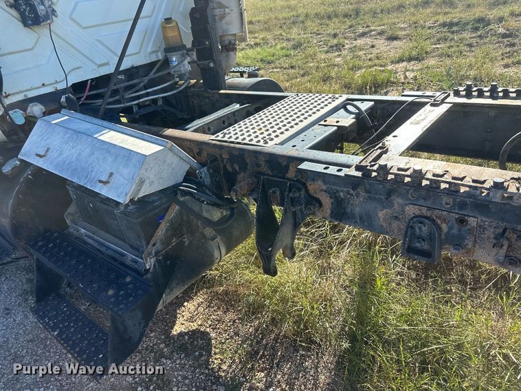 image for item DH1840 2007 International 8600  semi truck