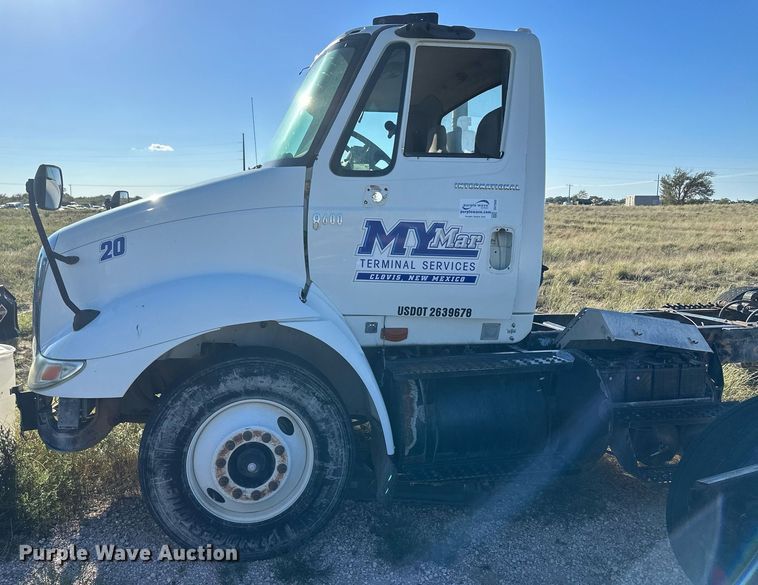 image for item DH1840 2007 International 8600  semi truck