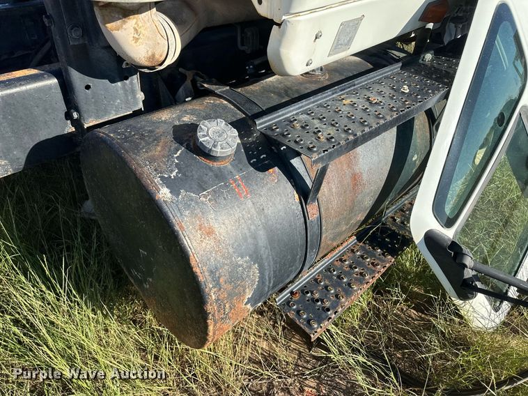 image for item DH1840 2007 International 8600  semi truck