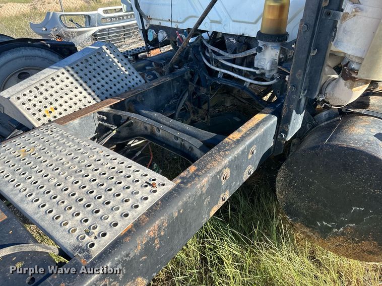 image for item DH1840 2007 International 8600  semi truck