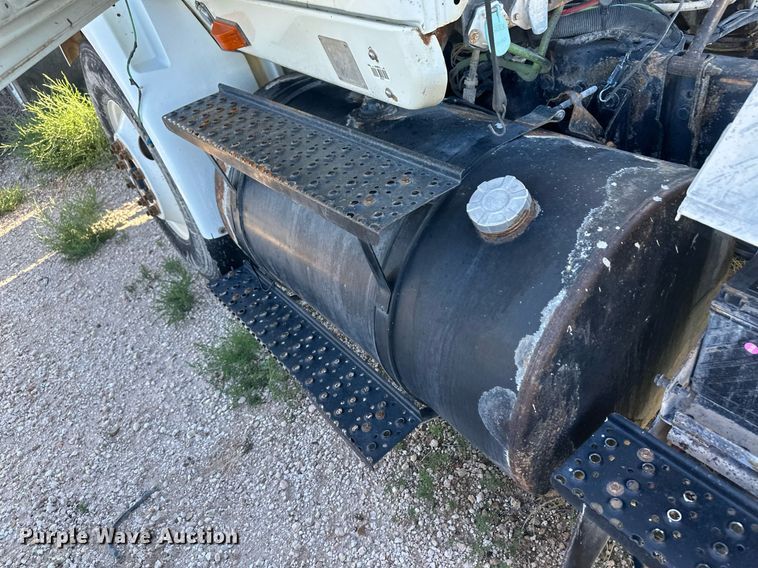 image for item DH1840 2007 International 8600  semi truck