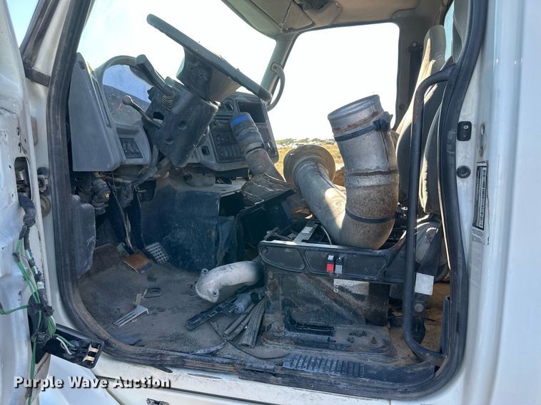 image for item DH1840 2007 International 8600  semi truck