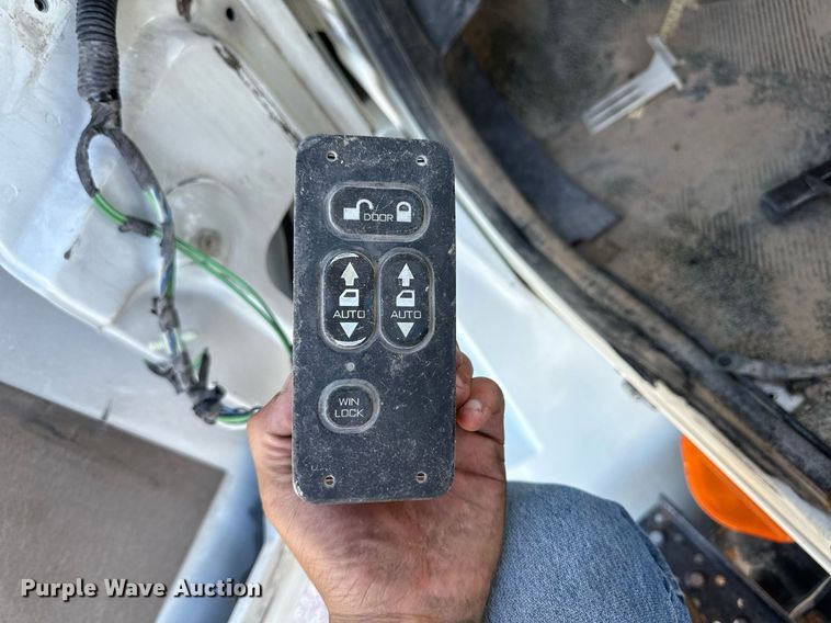 image for item DH1840 2007 International 8600  semi truck