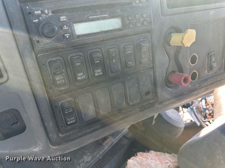 image for item DH1840 2007 International 8600  semi truck