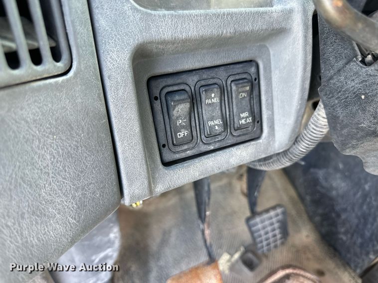 image for item DH1840 2007 International 8600  semi truck