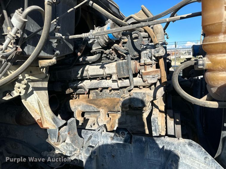 image for item DH1840 2007 International 8600  semi truck