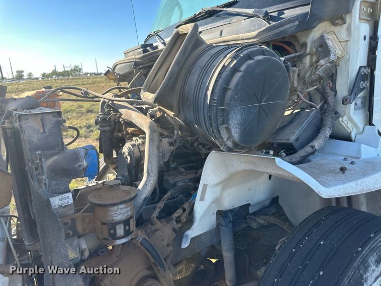 image for item DH1840 2007 International 8600  semi truck