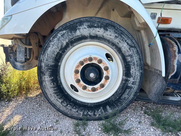 image for item DH1840 2007 International 8600  semi truck