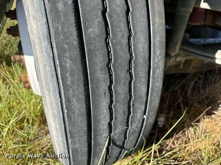 image for item DH1840 2007 International 8600  semi truck