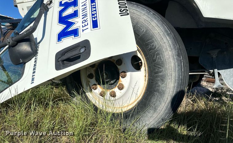 image for item DH1840 2007 International 8600  semi truck