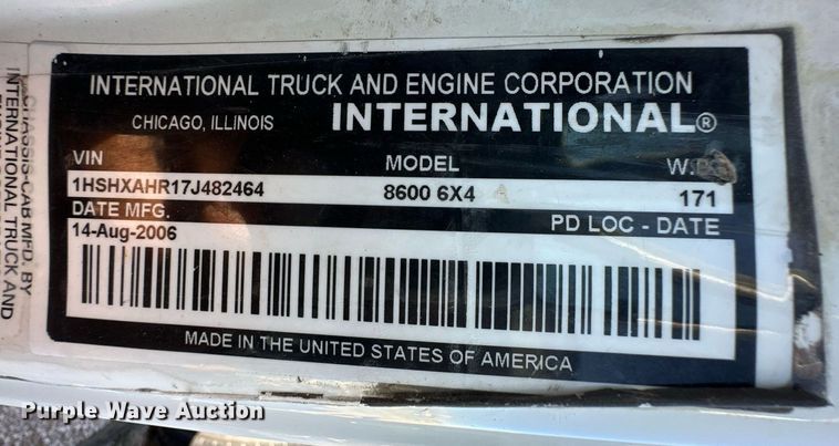 image for item DH1840 2007 International 8600  semi truck