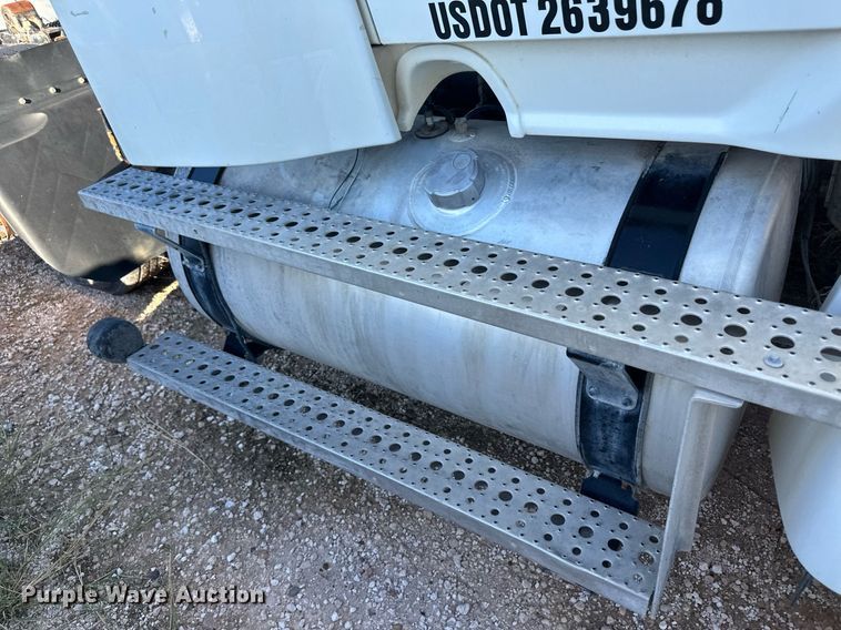 image for item DH1841 2007 Sterling AT9500  semi truck