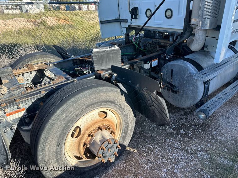 image for item DH1841 2007 Sterling AT9500  semi truck