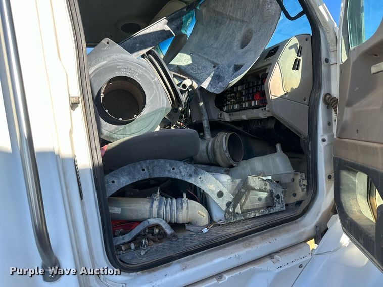 image for item DH1841 2007 Sterling AT9500  semi truck