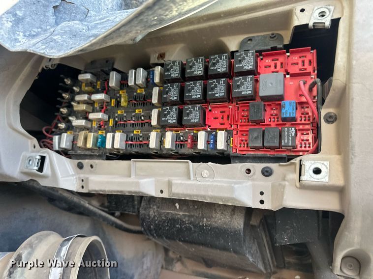 image for item DH1841 2007 Sterling AT9500  semi truck