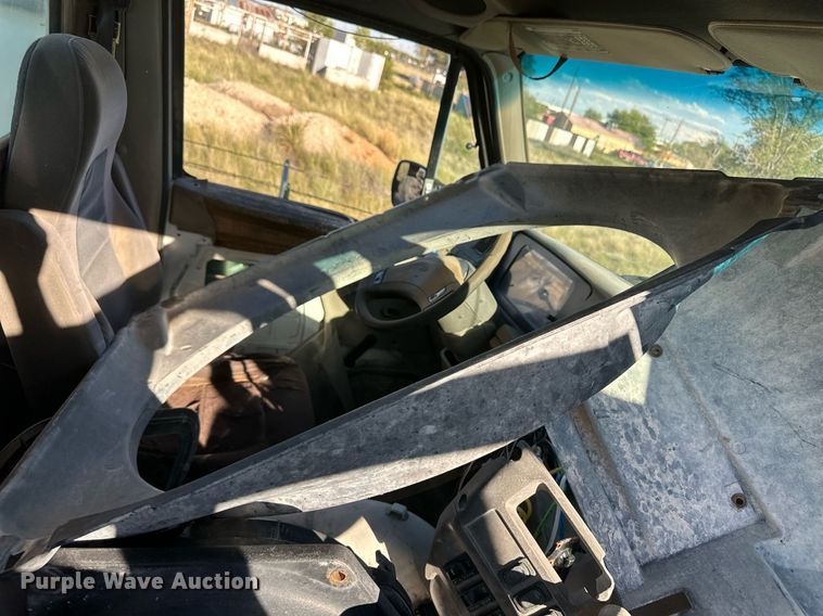 image for item DH1841 2007 Sterling AT9500  semi truck