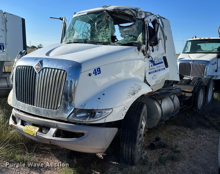 image for item DH1842 2013 International 8600  semi truck