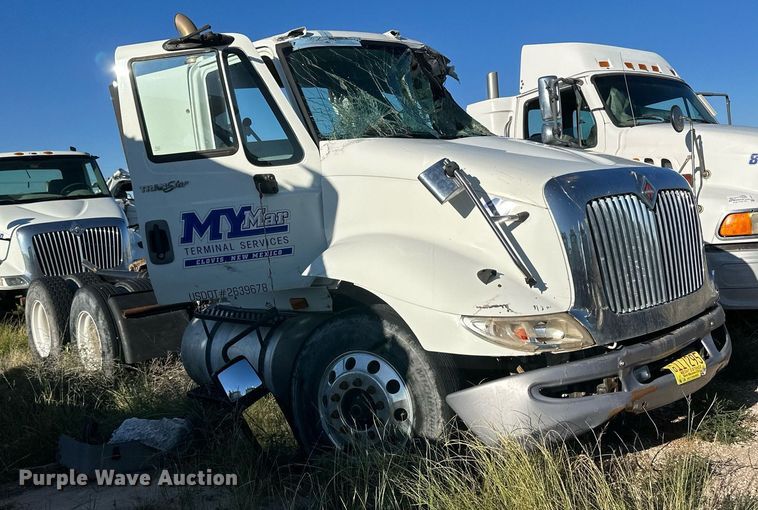 image for item DH1842 2013 International 8600  semi truck