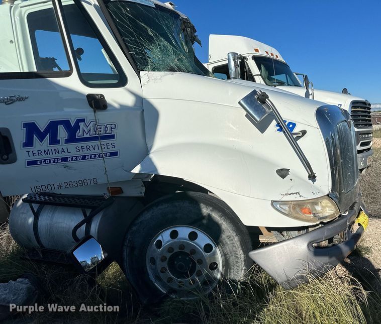 image for item DH1842 2013 International 8600  semi truck