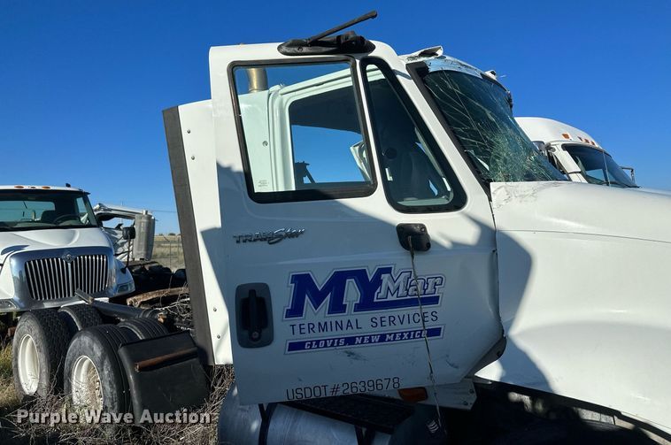 image for item DH1842 2013 International 8600  semi truck