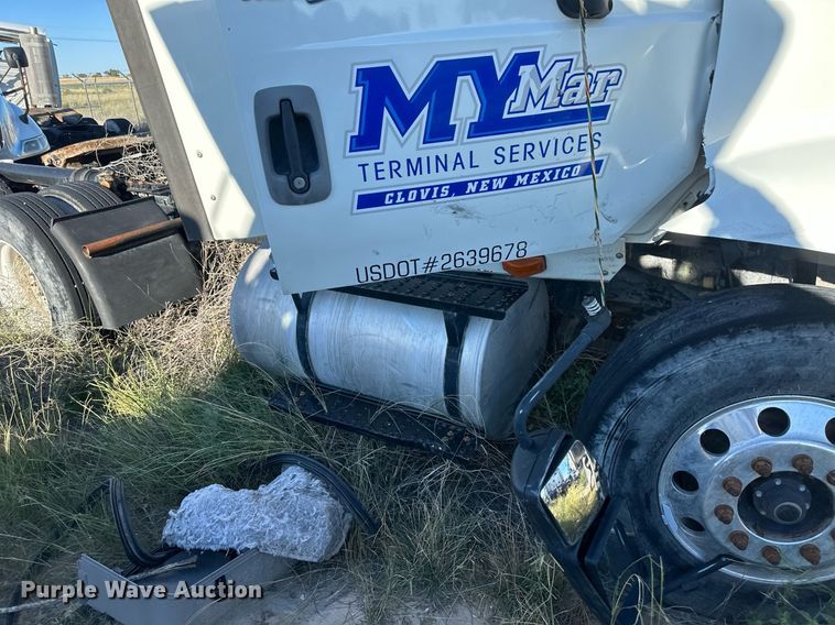 image for item DH1842 2013 International 8600  semi truck