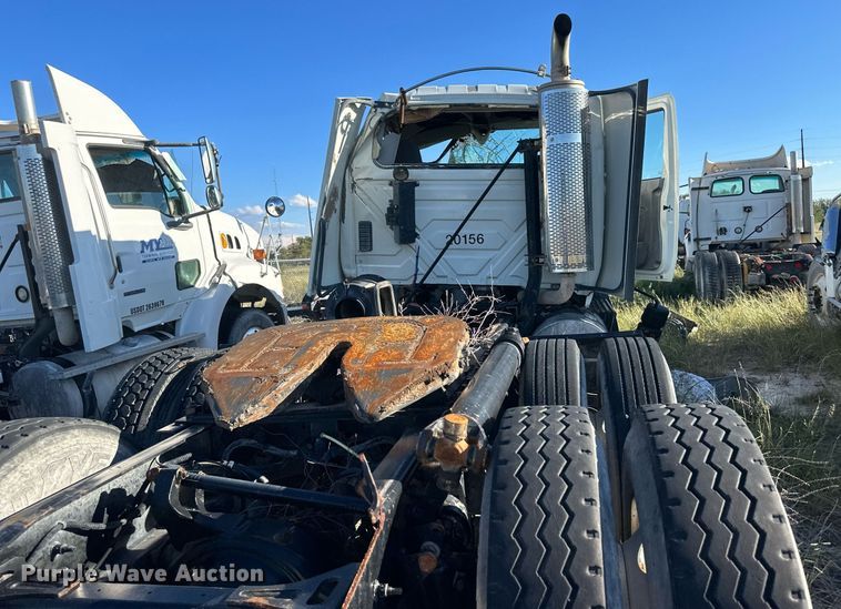 image for item DH1842 2013 International 8600  semi truck