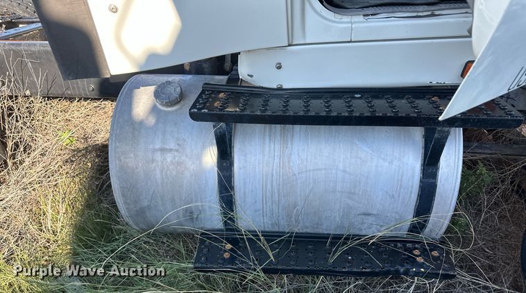 image for item DH1842 2013 International 8600  semi truck