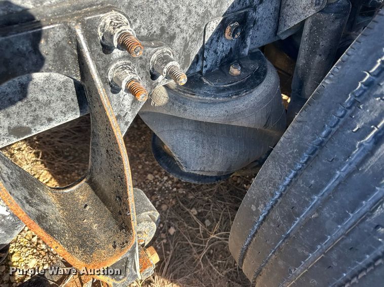 image for item DH1842 2013 International 8600  semi truck