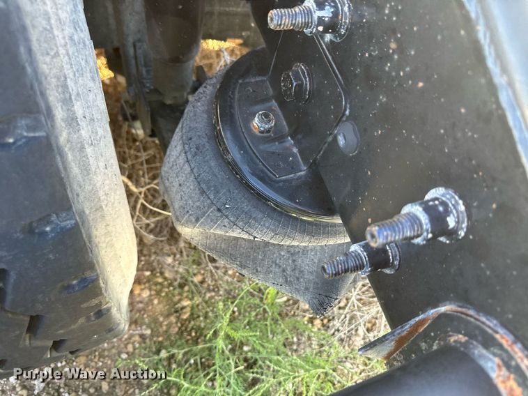 image for item DH1842 2013 International 8600  semi truck