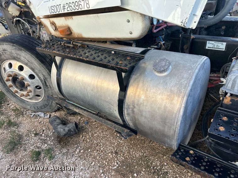 image for item DH1842 2013 International 8600  semi truck