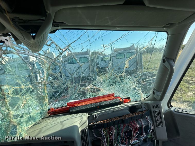 image for item DH1842 2013 International 8600  semi truck