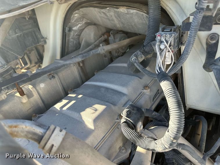 image for item DH1842 2013 International 8600  semi truck