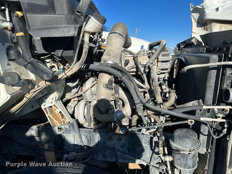 image for item DH1842 2013 International 8600  semi truck