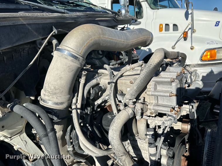 image for item DH1842 2013 International 8600  semi truck