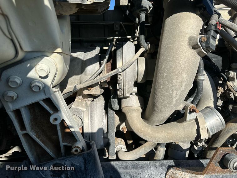 image for item DH1842 2013 International 8600  semi truck