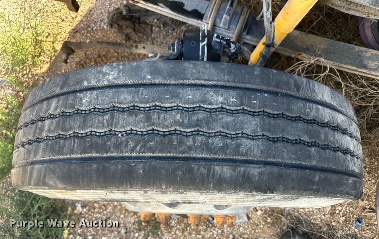 image for item DH1842 2013 International 8600  semi truck