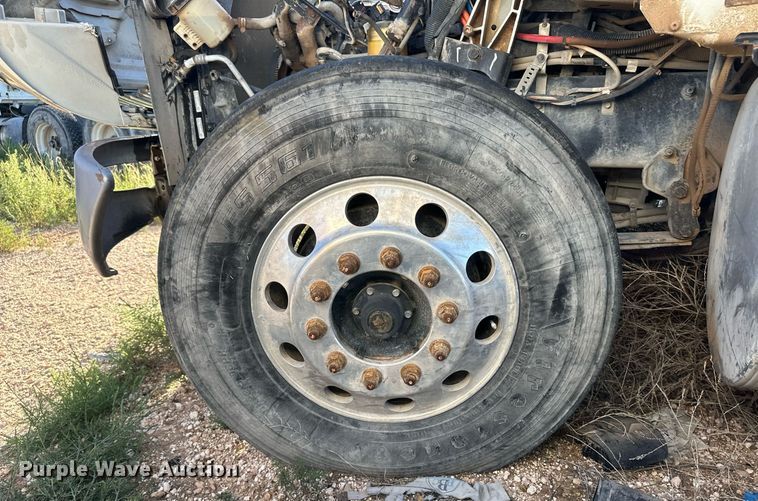 image for item DH1842 2013 International 8600  semi truck